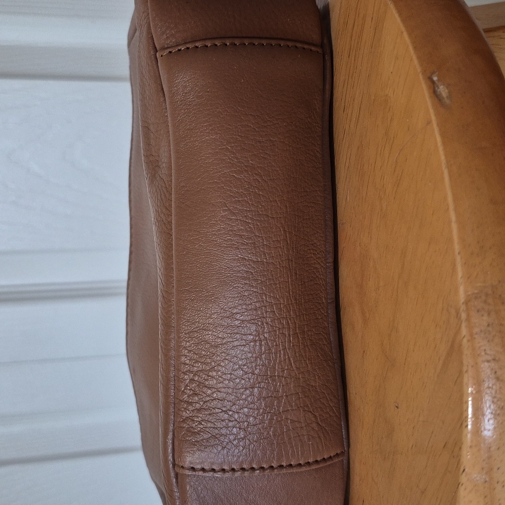 FREE Great American Leatherworks Brown Quilted Chain Strap Shoulder Bag - Picture 9 of 14